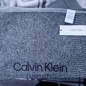 NWT Reversible Calvin Klein Scarf - Unisex